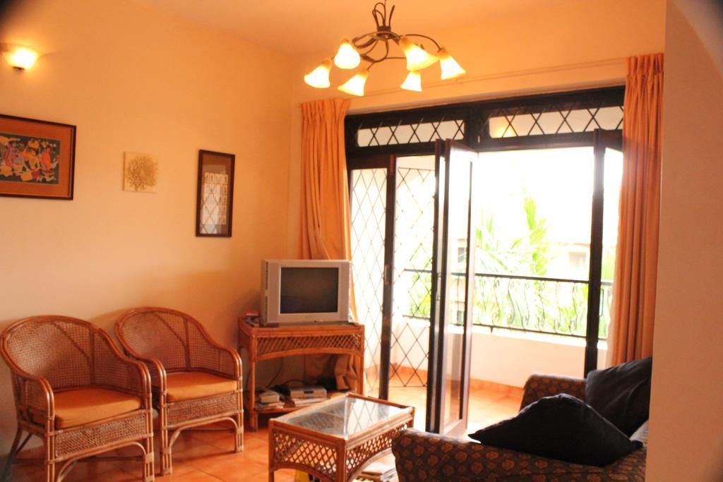 Diana Apartments Candolim Bagian luar foto