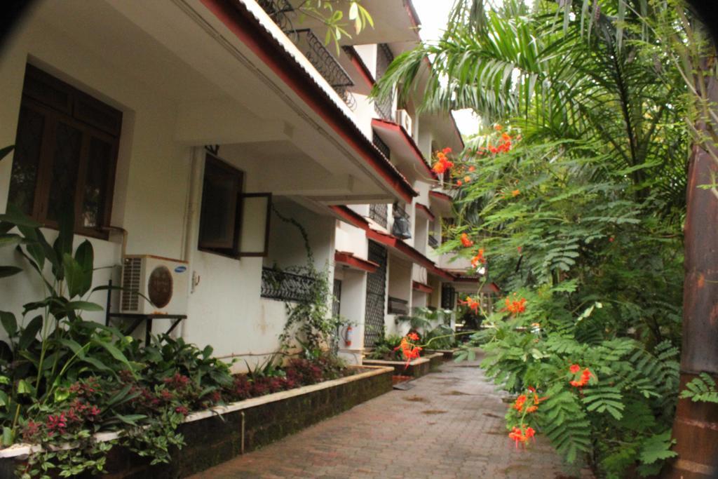 Diana Apartments Candolim Bagian luar foto