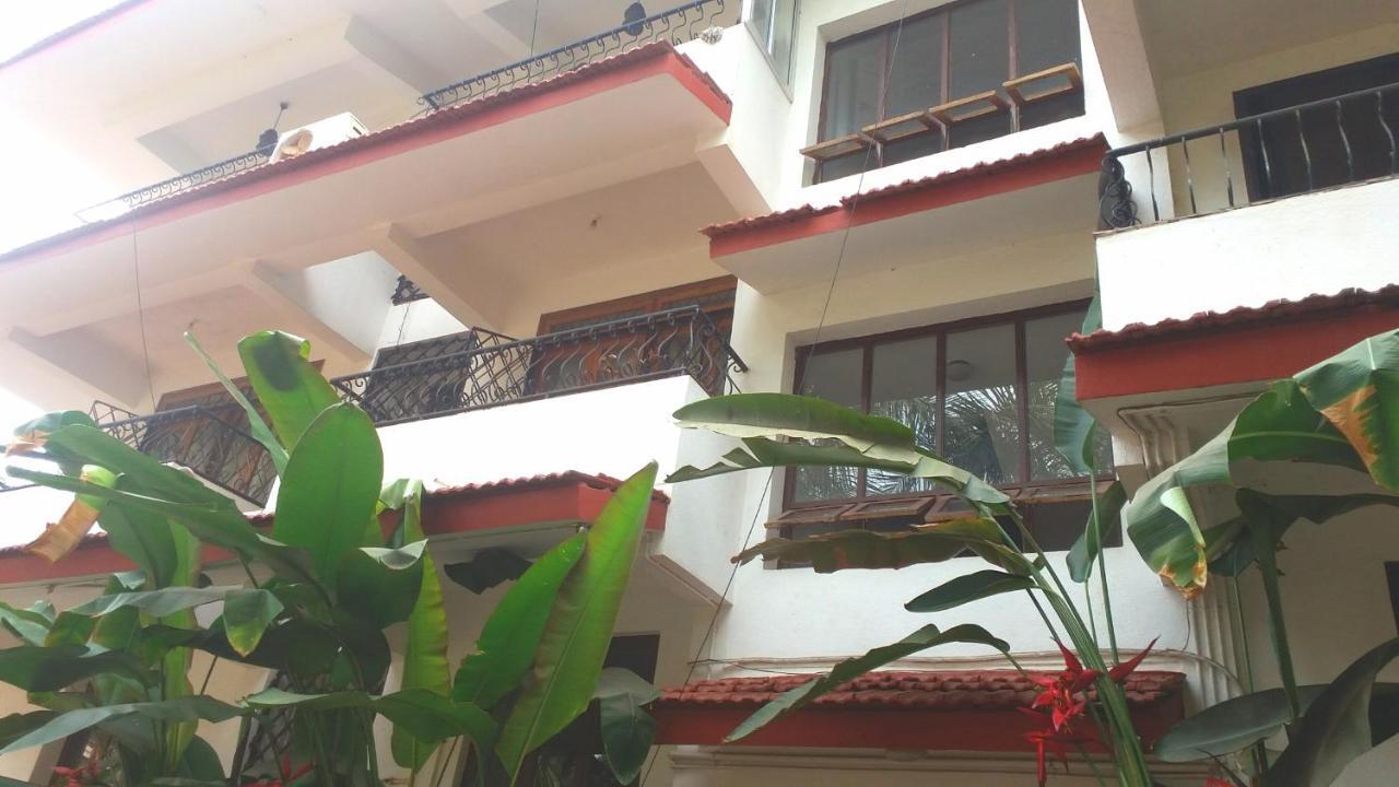 Diana Apartments Candolim Bagian luar foto