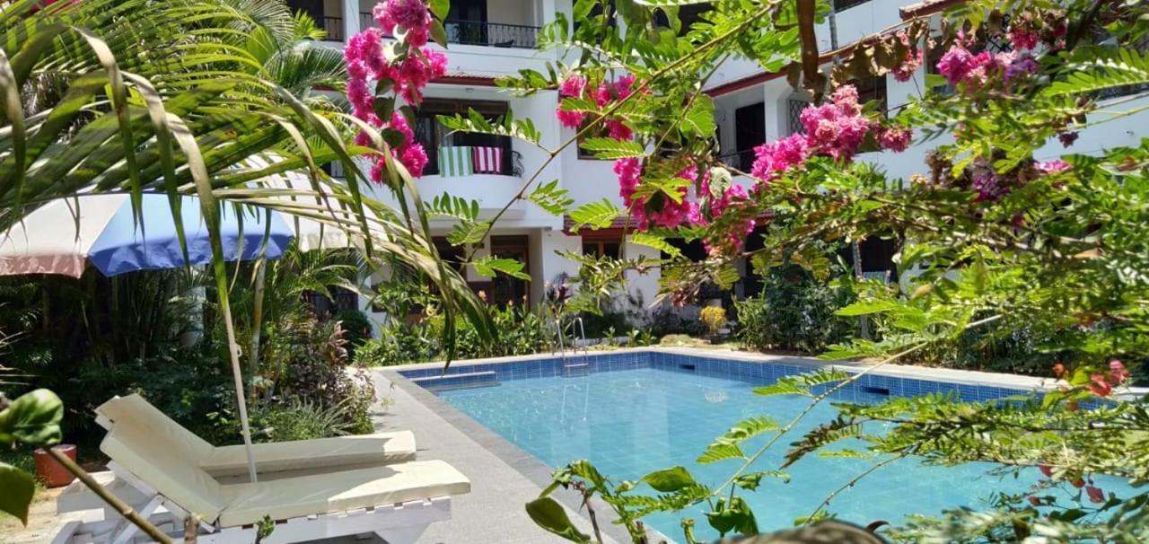 Diana Apartments Candolim Bagian luar foto